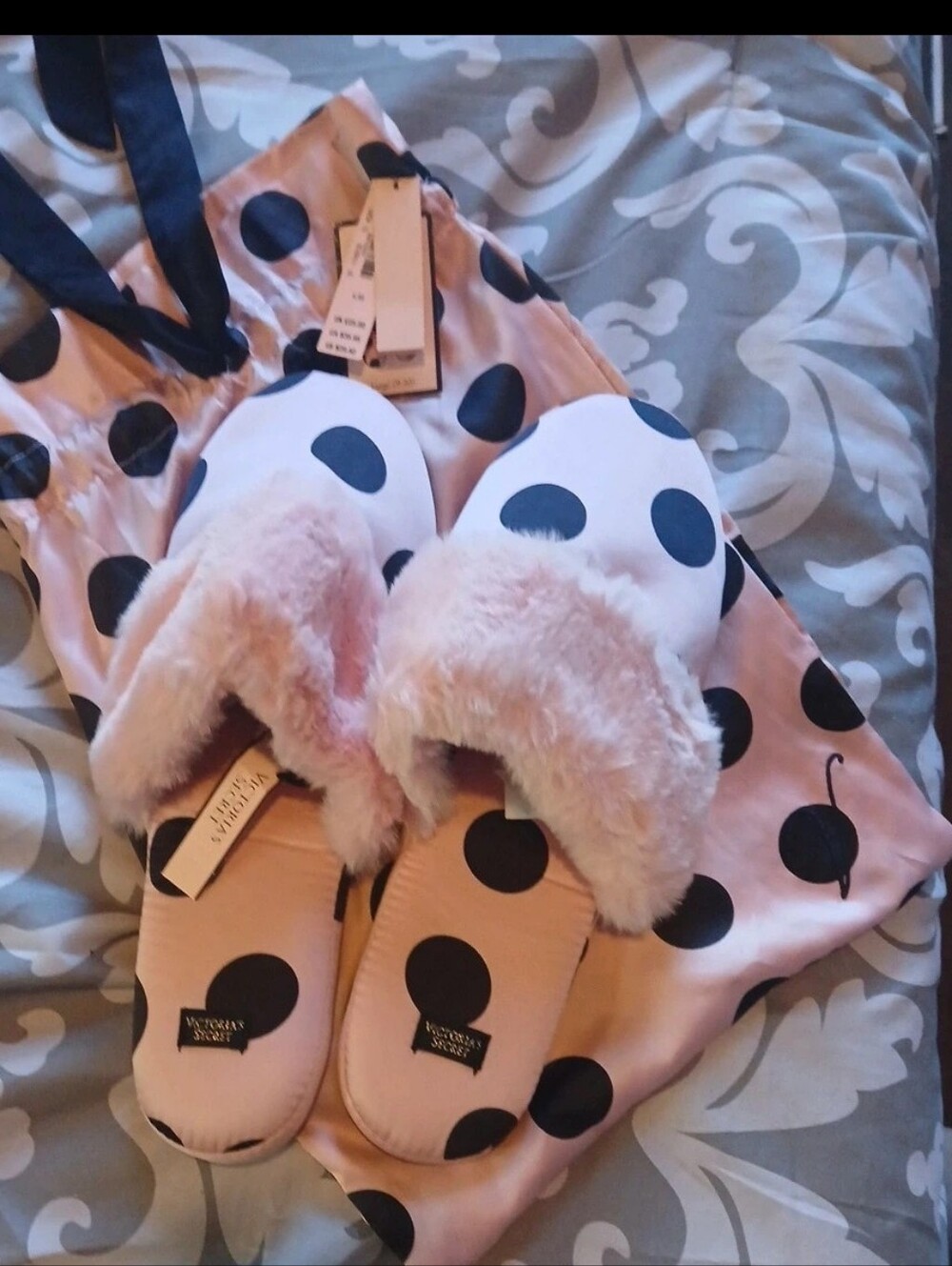 Polka Dot Victorias Secret Satin And Fur Slippers With Bag.